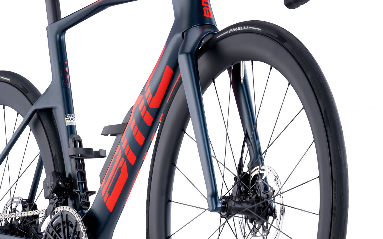 BMC Teammachine R 01 THREE 2026 – dostępne w sklepie AkbiSport innovation image