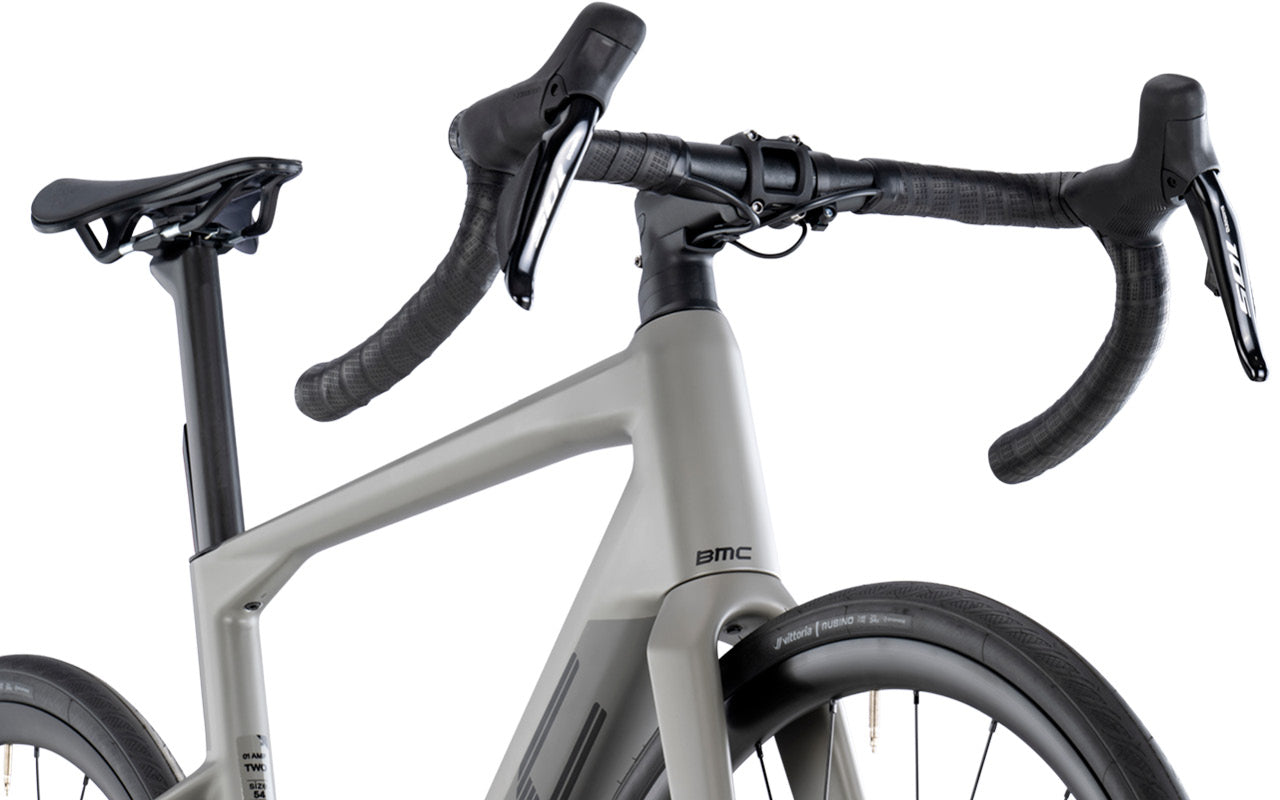 BMC Roadmachine 01 AMP TWO 2026 – dostępne w sklepie AkbiSport innovation image